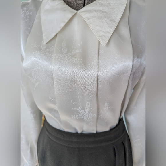 80s Vintage Shiny Blouse - Picture 2 of 6